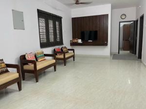 Raj Nivas