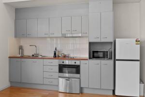 Modern 1-Bed Apartment in Spring Hill