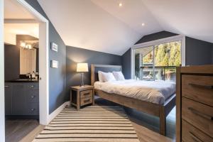 Lynx 204 by Outpost Whistler