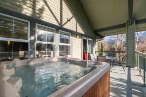 Lynx 204 by Outpost Whistler
