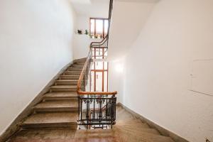 Charming 2 Bedroom Apartment in Heart of Craiova