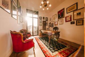 Charming 2 Bedroom Apartment in Heart of Craiova