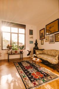 Charming 2 Bedroom Apartment in Heart of Craiova