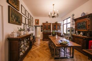 Charming 2 Bedroom Apartment in Heart of Craiova