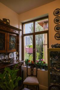 Charming 2 Bedroom Apartment in Heart of Craiova