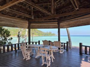 Chaloklum Bay Resort - Tranquility Seahouse 104