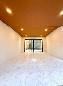 Madam Home Bangtao Beach