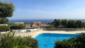 Studio LHorizon Bleu Les Émeraudes Piscine, Parking Privée