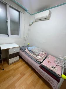 Korean traditional homestay experience with breakfast and dinner provided