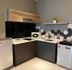 Designer Suite Atria Mall- King Bed, Washer, Netflix