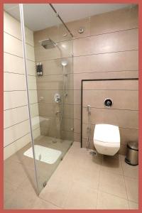 ROYAL HOTEL RINN - Near Shree Kashi Vishwanath Temple - Fully Air Conditioning And Free Wi-Fi Hotel With Lift And Spacious Parking Space - BEST HOTEL IN VARANASI