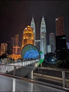 Legasi Residence Direct KLCC VIEW Only10minWalkToKLCC With PS4 AndBoardGames
