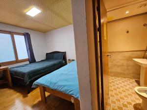 Tongyeong One Guesthouse