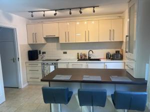 Cardinal Court , Wilton 3BR Beside CUH Hospital