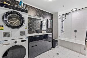 Vintage Elegance-3Bed 2Bath 2 CAR PARK, Melbourne