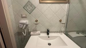 Cozy Room in Central Catania with En-Suite Bathroom