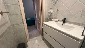 Cozy Room in Central Catania with En-Suite Bathroom