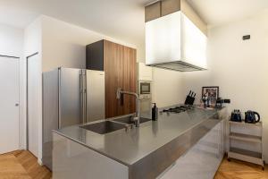 Modern Loft with Projector e Private Garden, Central Station