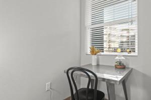 3BR Cozysuites RORO Pool, Pets, Parking 6&12