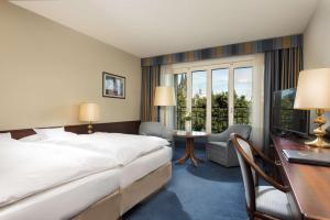 Superior Double or Twin Room with Cathedral View room in Maritim Hotel Köln