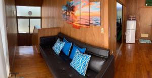 Sunkissed Divers Okinawa 1, Rooftop for 2 with Jacuzzi, Bbq and Sea View