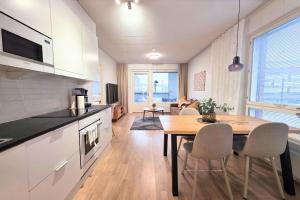 RahuliHomes, Kolmio, Sauna, 2WC, Autohallipaikka, Parveke