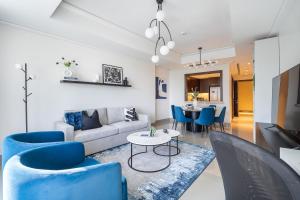 Vogue Vacation Homes, Downtown Opera Grand near Burj Khalifa and Dubai Mall, Two Bedroom Apartment with Large Balcony and Burj Khalifa view, Access toAmenities