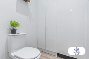 Central Home - Fast Wi-Fi - Smart TVs - Sleeps 5