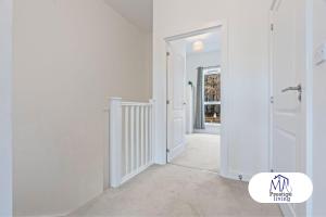 Central Home - Fast Wi-Fi - Smart TVs - Sleeps 5