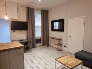 3 min walk to Notting Hill - Basement floor.