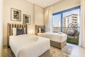 Balcony-Facing Pool 2BR with Assistant Room, Minutes Walk to Park, Miracle and Butterfly Garden, Divine Living, Arjan by Deluxe Holiday Homes