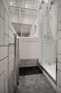 3 min walk to Notting Hill - Basement floor.