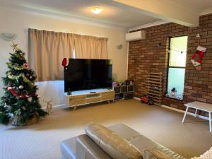 Huge house with 2 buildings and pool 6BR