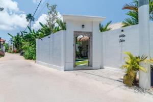 New 1BR Villa Izia Cozy Tropical Retreat with Pool