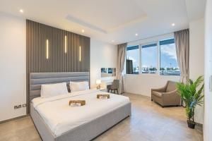 Palm Home next to Nakheel Mall with Private Beach