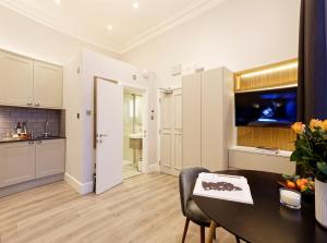 Nice classy Ground floor studio 3 min Notting Hill