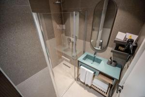 Oli Hotel and Suites