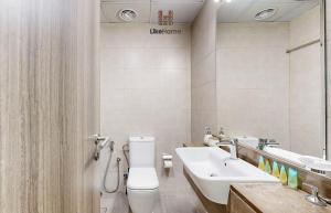 Family-Friendly 2BR in Azizi Plaza with Pool & Gym