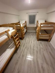 Large Apartment near U1 Rennbahnweg