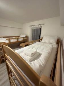 Large Apartment near U1 Rennbahnweg