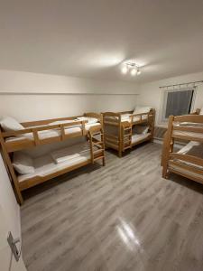 Large Apartment near U1 Rennbahnweg