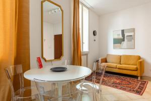 Gombruti Vintage Apartment by Wonderful Italy