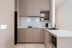 3 Bedroom Luxury Stay at Lumi Tropicana Golf Club View High Floor
