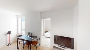 2-bedroom apartment on Rue de Rousseau