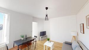 2-bedroom apartment on Rue de Rousseau