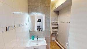 2-bedroom apartment on Rue de Rousseau