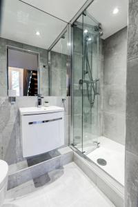 Nice loft with a small balcony in heart of London