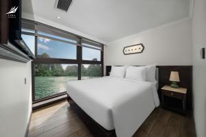 Halong Lyra Grandeur Cruise