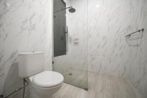 Hoki Villa by Urbanview Villa