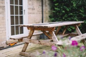 Wayside , 3 bed , 2 bath charming house close to Lincoln